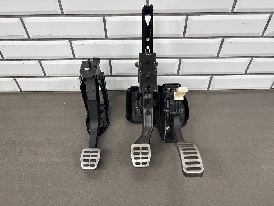 00-06 Audi TT Quattro 6 Speed Manual Clutch Brake Gas Pedal Assembly 8N OEM