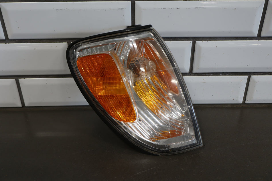 1998-2005 Toyota Land Cruiser Right Front Lamp Passenger Turn Signal