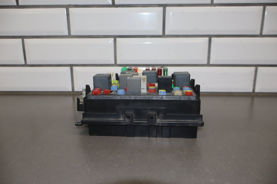 2002 Chevrolet Silverado 2500 GMT800 6.6LL Diesel Engine Fuse Box