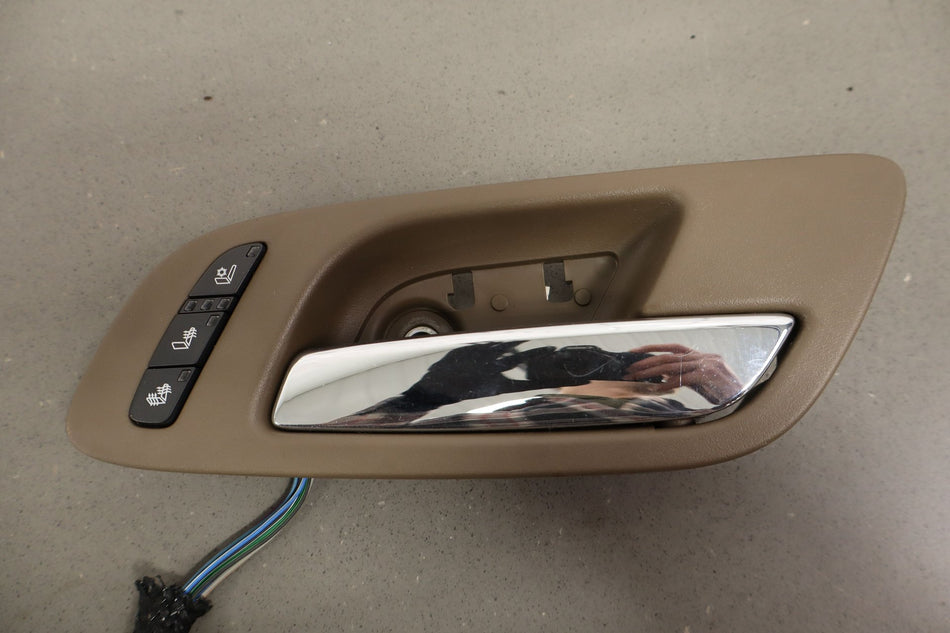 07-14 Chevy Suburban LTZ Right Front Interior Door Handle (Heated/Vent Seats)