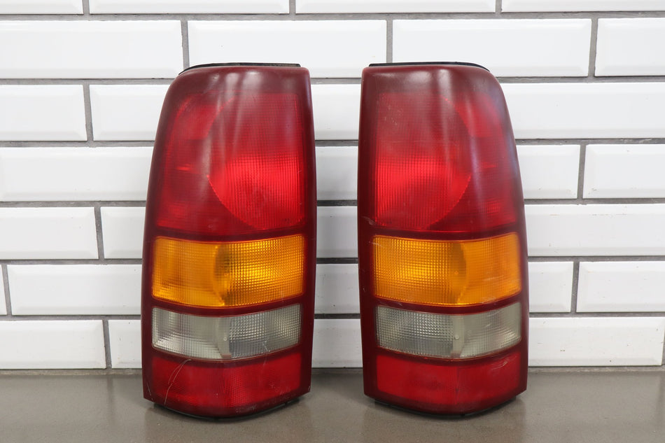 99-02 Chevy GMC Sierra Silverado 2500 Taillight Set Halogen