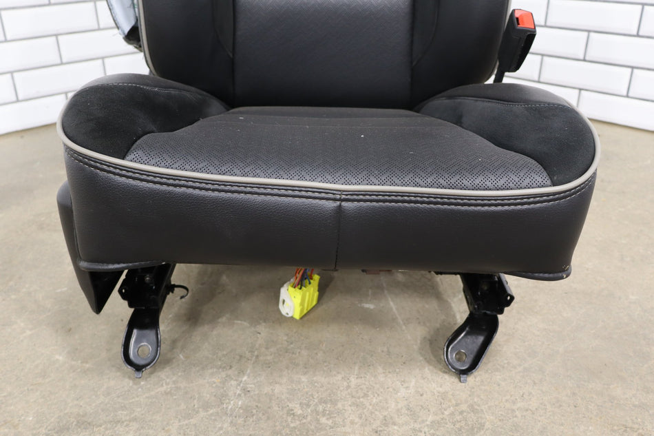 19-24 Ram 1500 (DT) Laramie Right Front Seat Leather (Black X9)