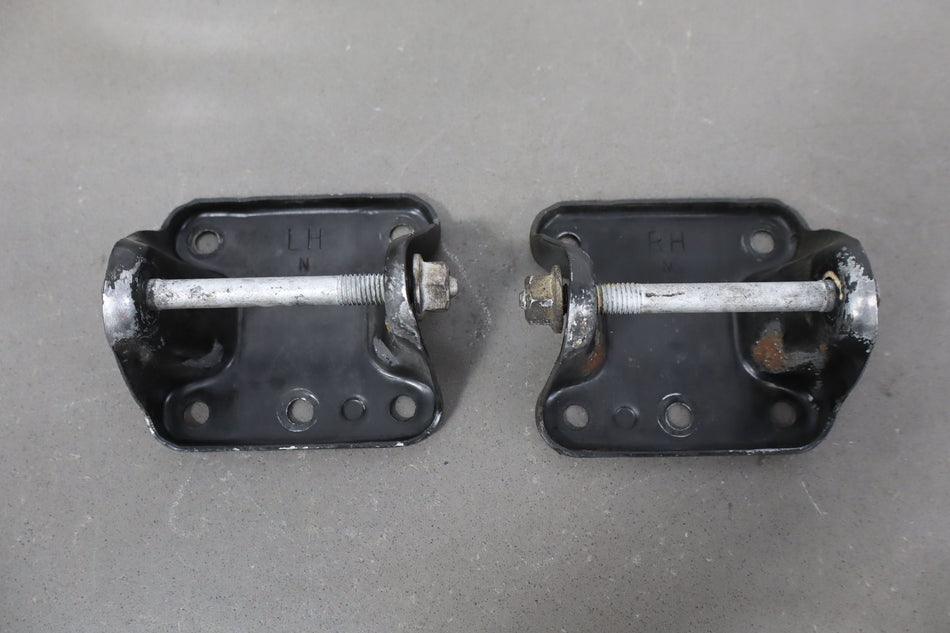 1992-1996 Chevrolet Corvette- Engine Mount Brackets- Pair