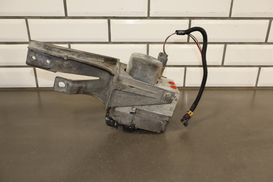 2003-2004 Chevrolet Corvette C5 - ABS Brake Module 10343433
