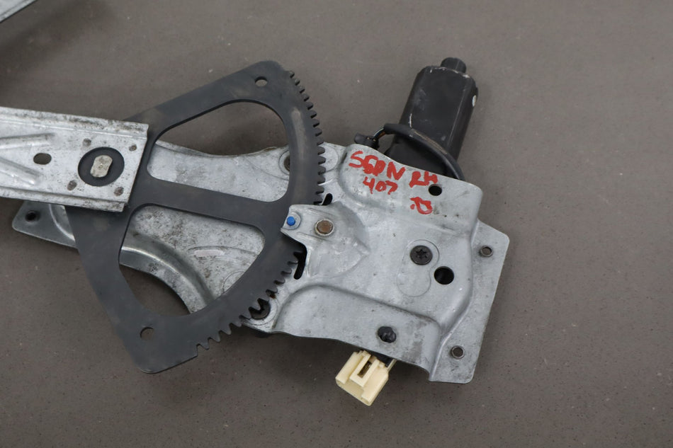 2004-2006 Pontiac GTO Right Front Door Regulator 92178259 OEM