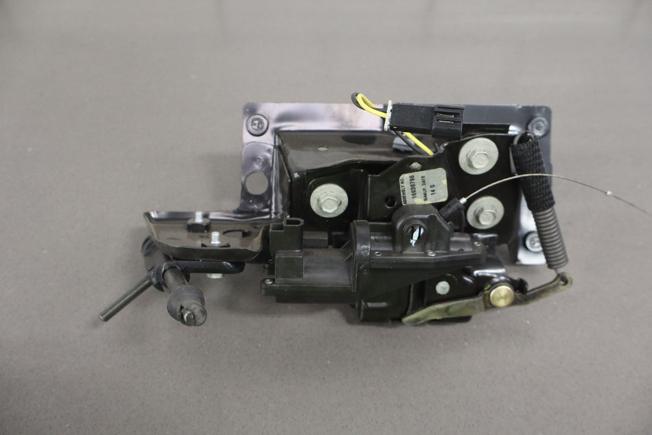 97-04 Chevy Corvette C5 Pair LH&RH Fastback Hatch Trunk Lid Latches With Bracket
