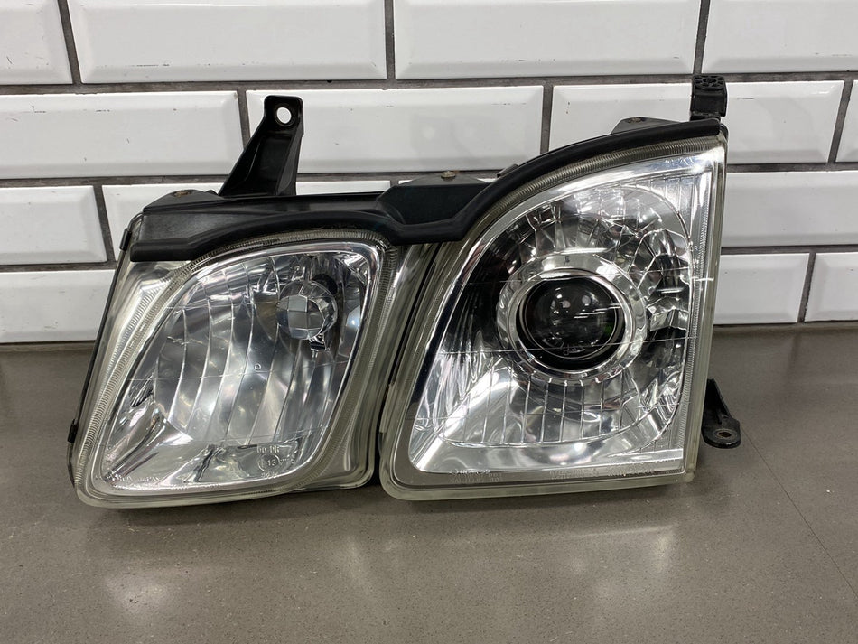 1998-2002 Lexus LX470 Glass Left Headlamp 8115060802