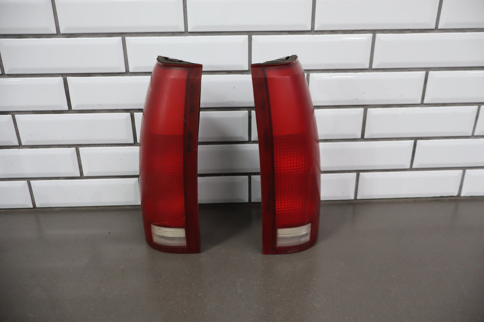 1995 Chevrolet Suburban 2500 GMT400- Taillight Set