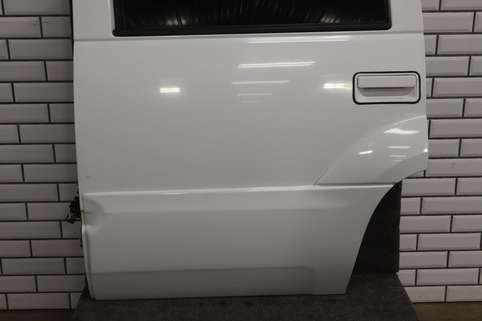 1999-2000 Cadillac Escalade Left Rear Door White ( 50 )