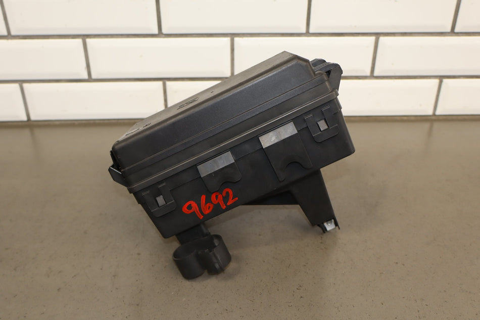 2005-2007 Chevrolet Corvette C6 - Engine Fuse Box 21996326