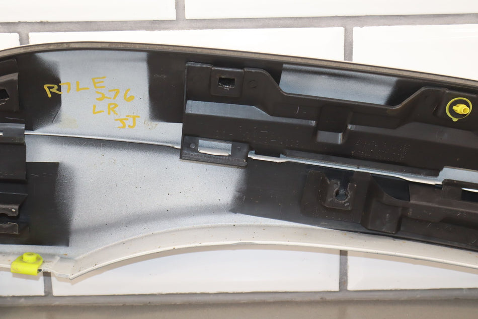 2007 Lexus GX470- QUARTER PANEL MOULDING