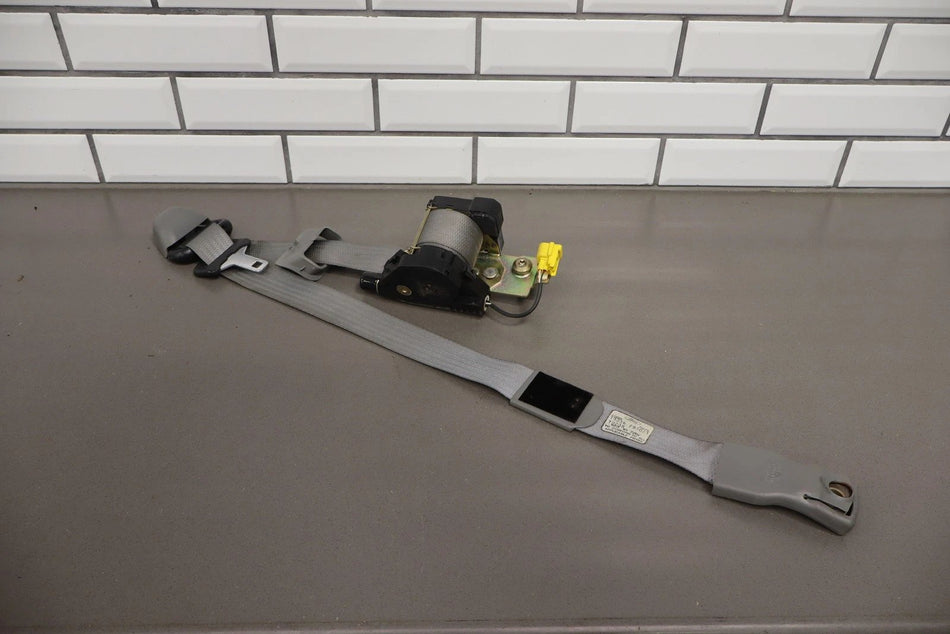 2003 Ford Excursion- Front Seat Belt