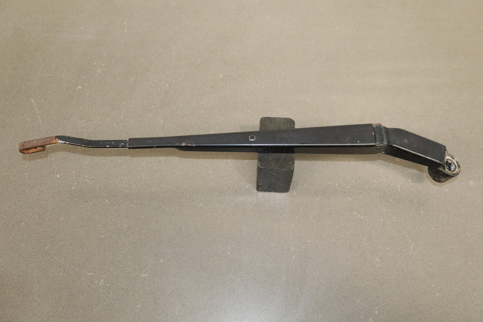 1991-1997 Toyota Land Cruiser Lexus LX450 Wiper Arm Pair