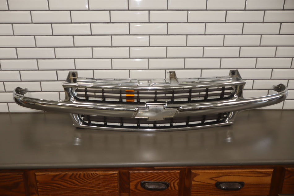 2003 Chevrolet Tahoe- Grille