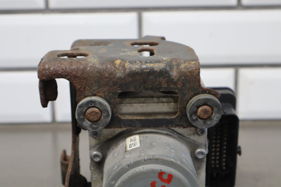 2014-2020 GMC Sierra 1500 ABS Brake Unit 84778358 OEM