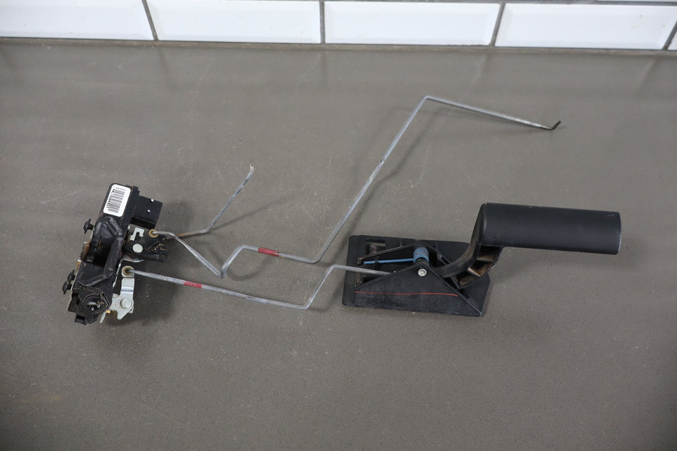 2003-2007 Hummer H2- Left Front Door Latch 15816392