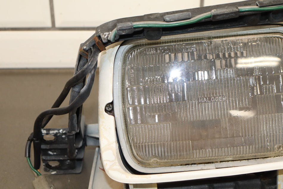 1984-1989 Chevrolet Corvette C4 Right Headlamp Artic White | Motor Inop
