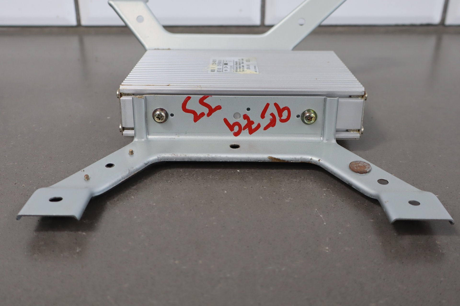 1998-2002 Toyota Land Cruiser Lexus LX470 Radio Amplifier