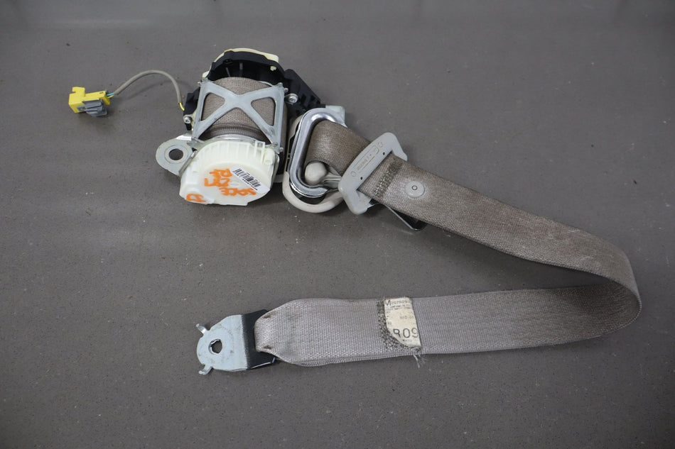 2010 Chevrolet Tahoe- Front Seat Belt