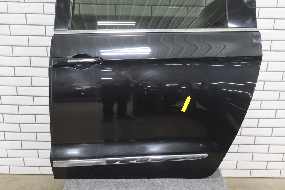 2018 Chrysler Pacifica Left Rear Door Black ( PXR )