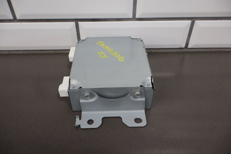 16-21 Nissan Titan XD DC-to-AC Power Inverter Control Assembly