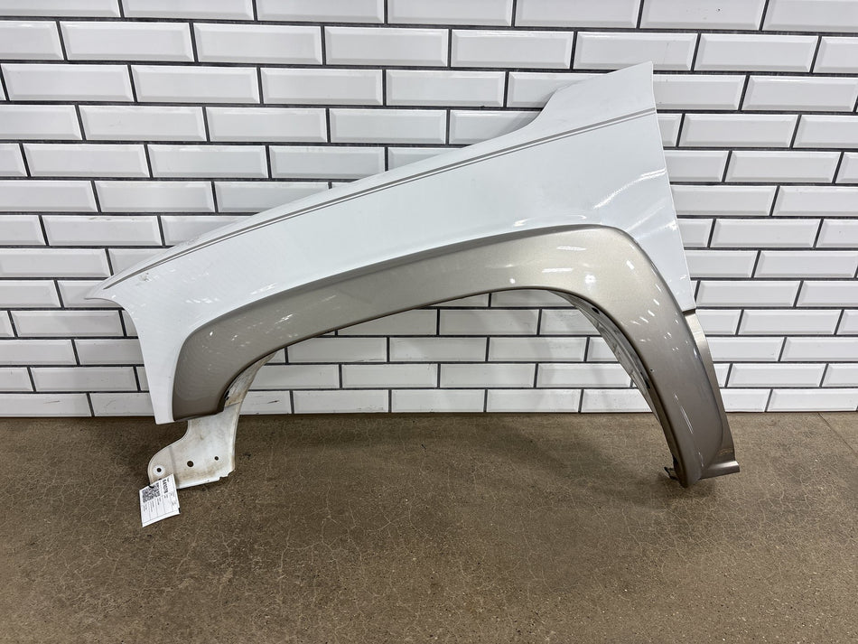99-06 GMC Sierra/Yukon GMT800 Driver Left LH Fender Summit White 50U