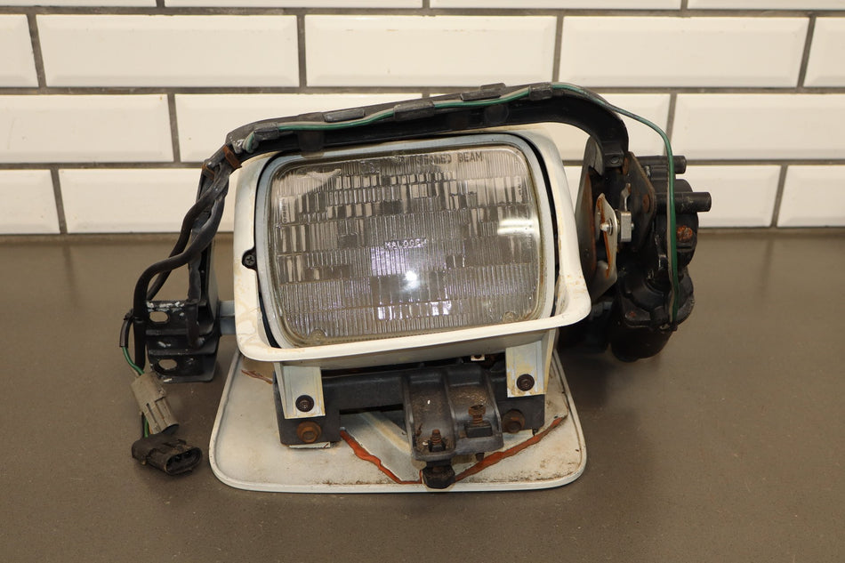 1984-1989 Chevrolet Corvette C4 Right Headlamp Artic White | Motor Inop