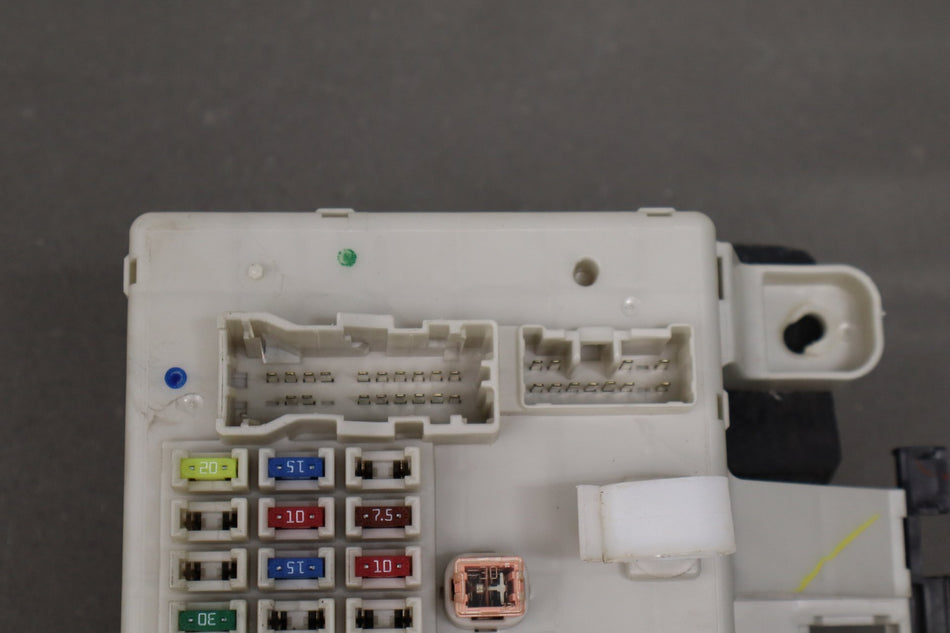 2007 Toyota FJ Cruiser 4.0L Cabin Fuse Box