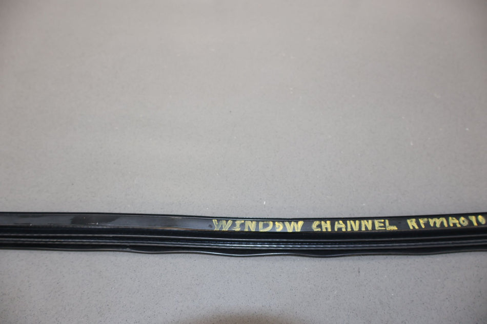 93-95 Mazda RX7 FC Right Door Window Channel Weather Stripping Gasket Seal