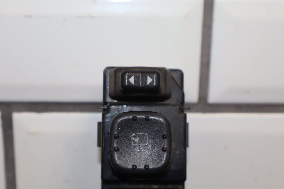 03-06 Chevy GMC Driver Left LH Window Switch DDM 15125143
