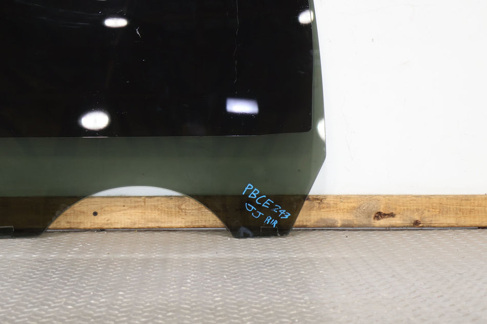 2011 Chevrolet Avalanche- Right Rear Door Window