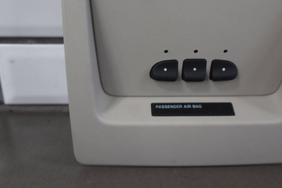 2013 Chevrolet Suburban 1500- Front Console