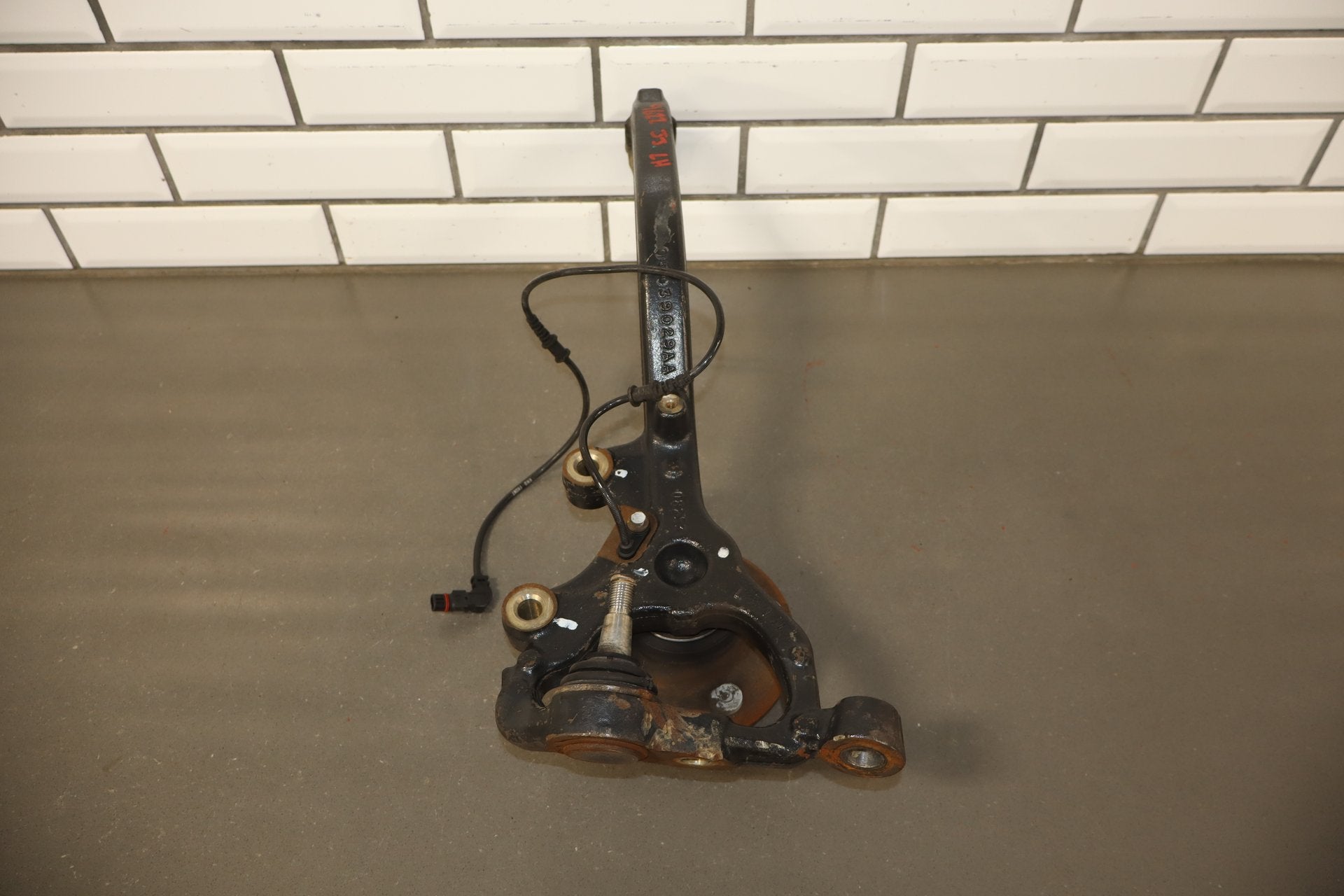 2006-2014 Dodge Challenger SRT8 Left Front Spindle 05290547AB – J