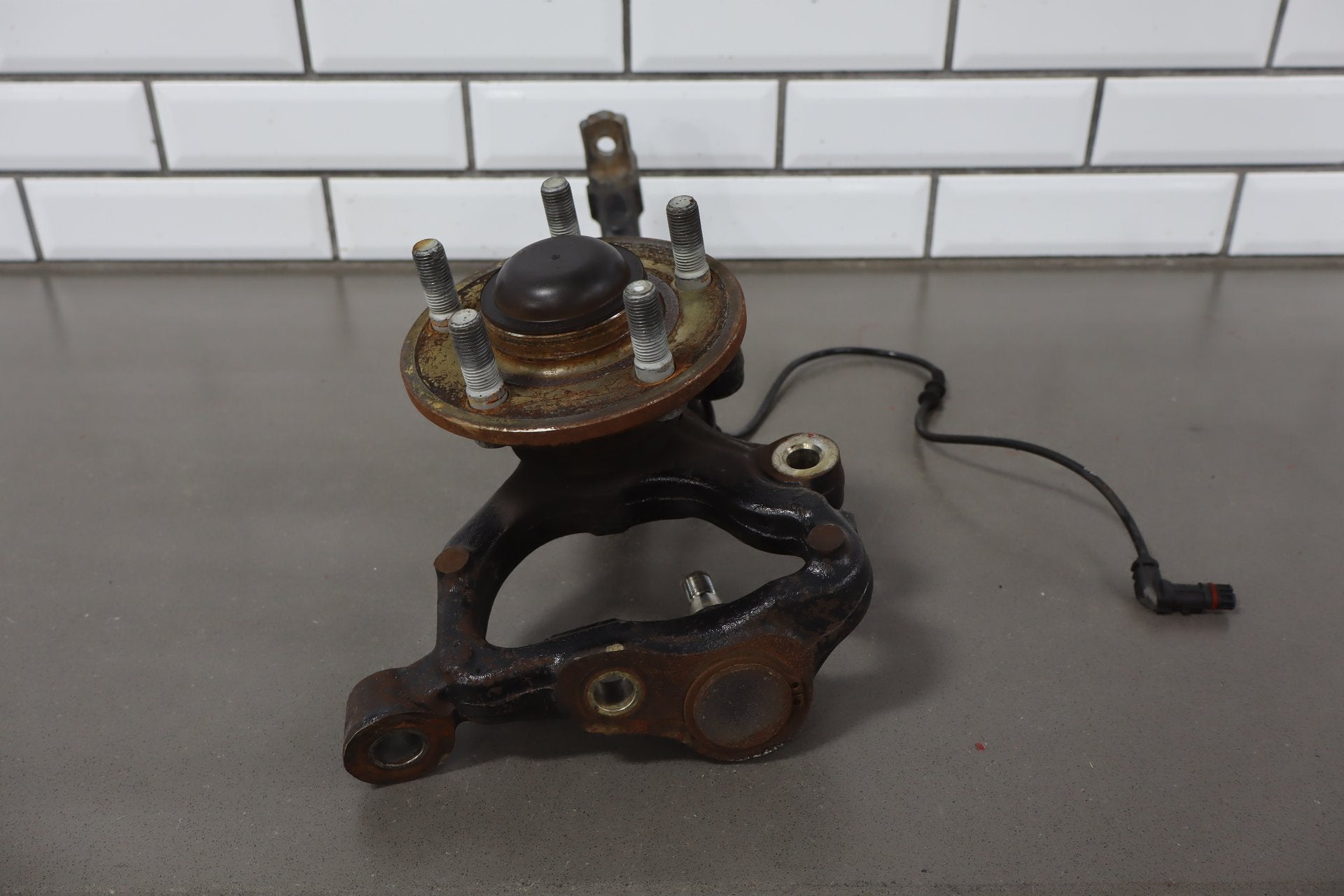 17.ジャベリンビートル 2006-2014 Dodge Challenger SRT8 Left Front Spindle 05290547AB – J