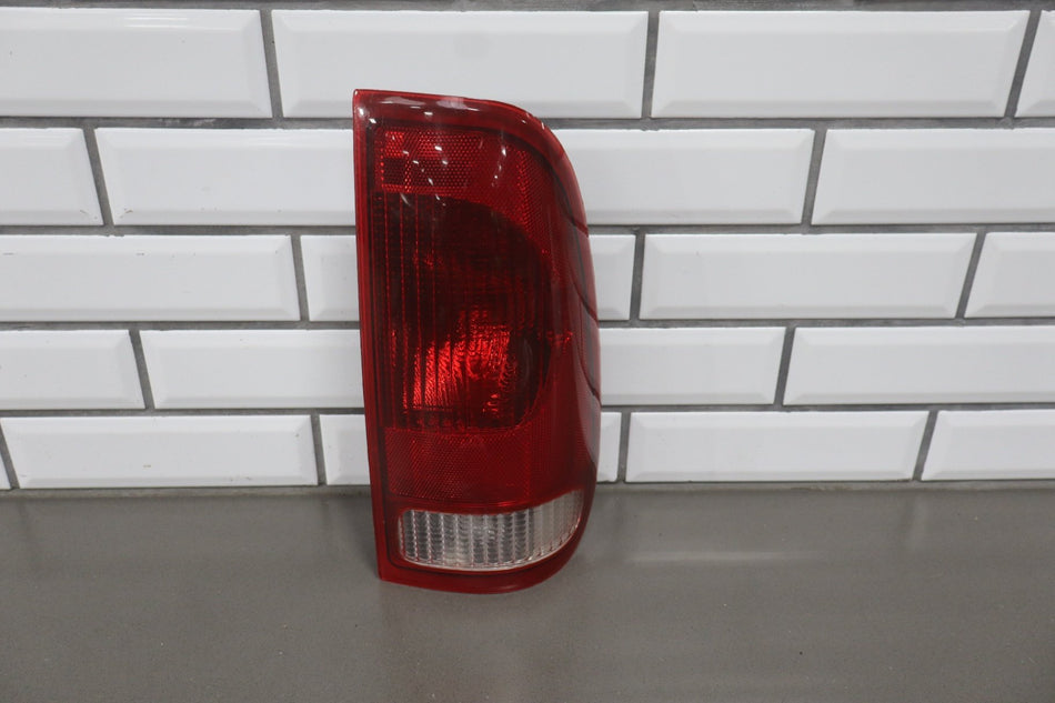 1999-2007 Ford F-250 Super Duty Right Tail Light F85Z13404CA OEM