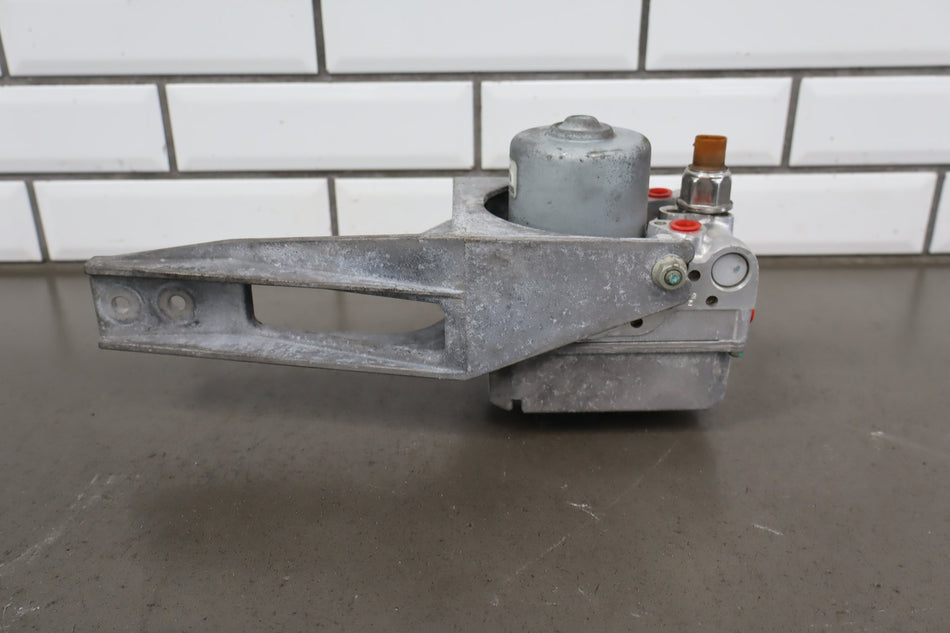 2005-2008 Chevrolet Corvette C6 - ABS Anti Lock Brake Pump/ Module 89060341