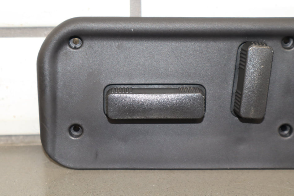 2003-2007 Hummer H2 - Driver Left Power Seat Adjuster Switch W/ Bezel 88942385