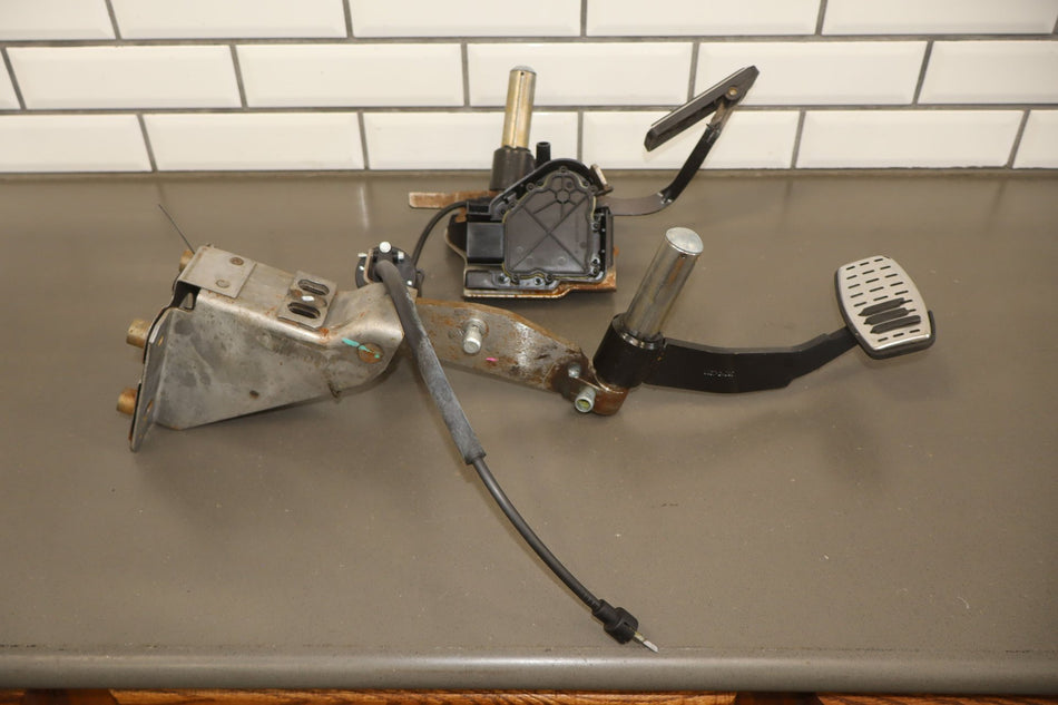 2003-2007 Ford F-250 Super Duty Pedal Assembly OEM