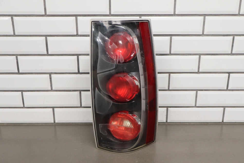 2007-2011 GMC Yukon Right Tail Light 25975978 OEM