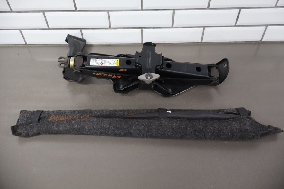 2004 Hummer H2- Jack
