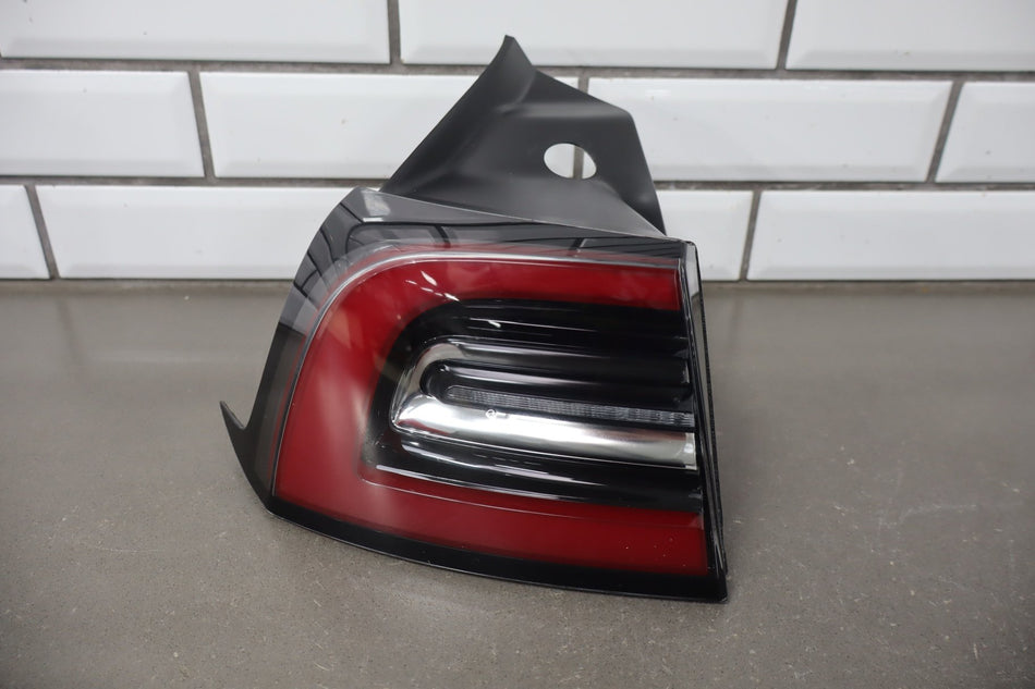 17-23 Tesla Model 3 Y Rear Left Driver Side Outer Taillight Lamp 150208600D