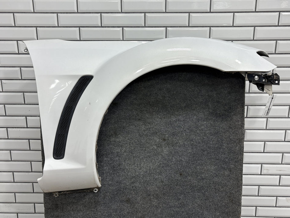 04-08 Mazda RX-8 (SE3P) Right Fender Crystal White Pearl 34K