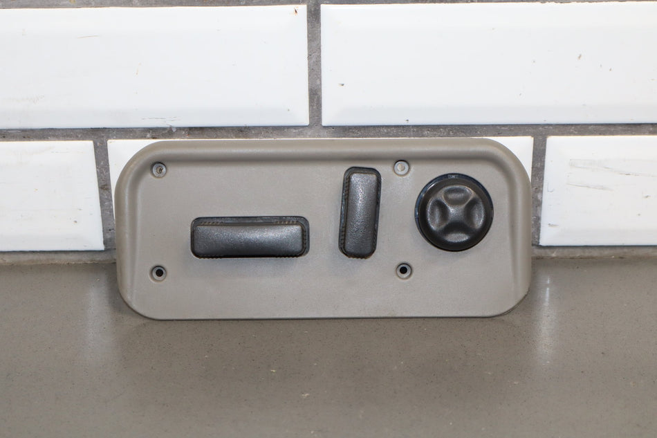 2003-2007 Hummer H2 - Driver Left Power Seat Adjuster Switch W/ Bezel 88942385