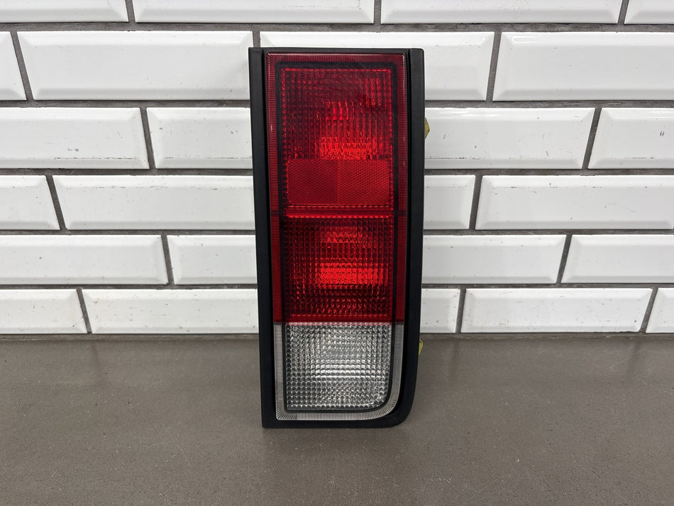 2005-2009 Hummer H2 SUV Right Tail Light Quarter Panel Mounted 25874014