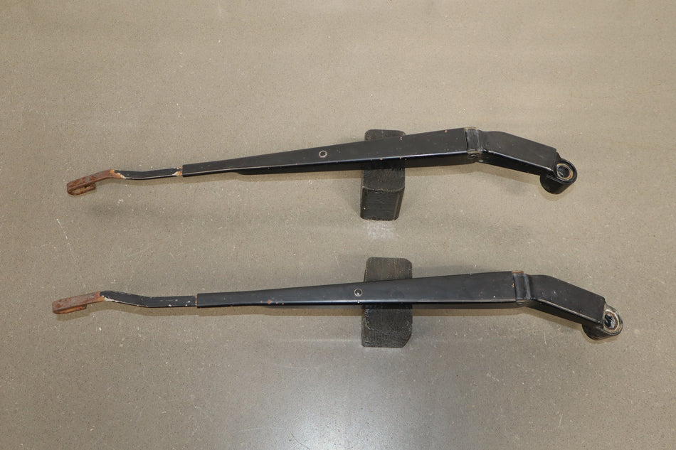 1991-1997 Toyota Land Cruiser Lexus LX450 Wiper Arm Pair