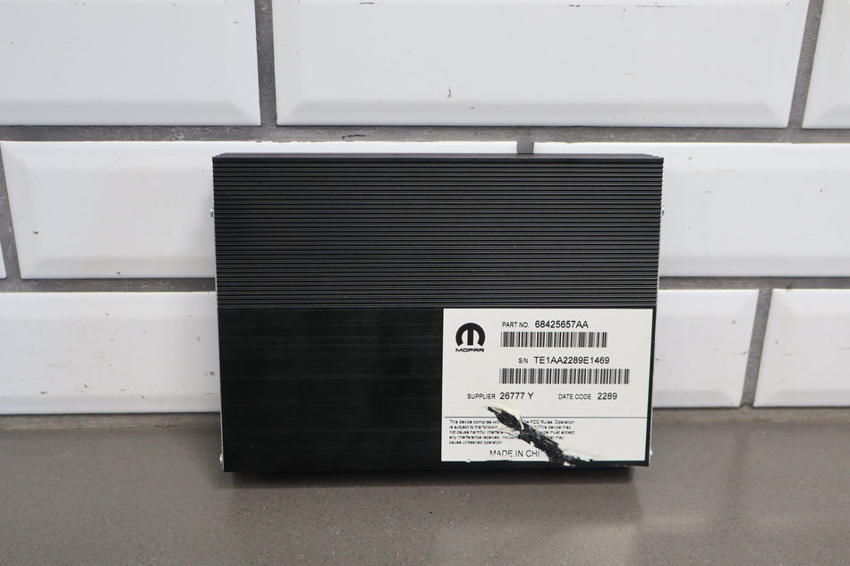 17-23 Dodge Charger Challenger 276W Radio Amplifier Amp 68425657AA OEM