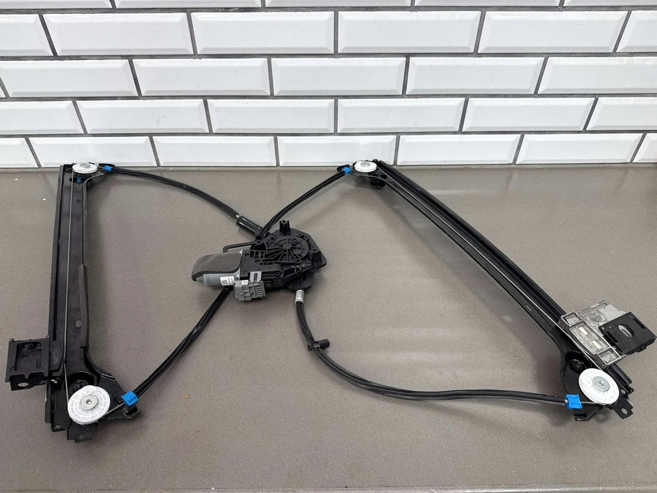 Right Front Door Regulator, 2017, Tesla, X
