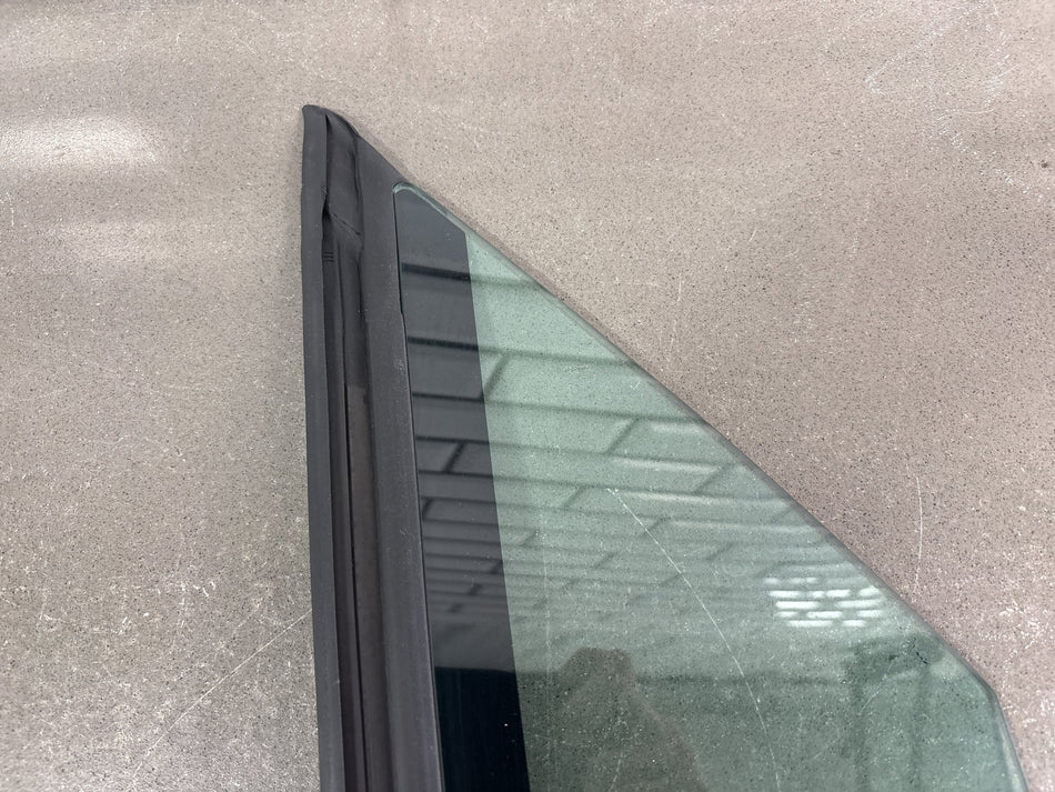16-25 Tesla Model X Front Right Quarter Vent Door Window Glass RH OEM