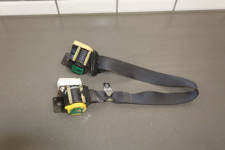 2003-2004 Chevrolet Corvette C5 Coupe Passenger Front Seat Belt Black