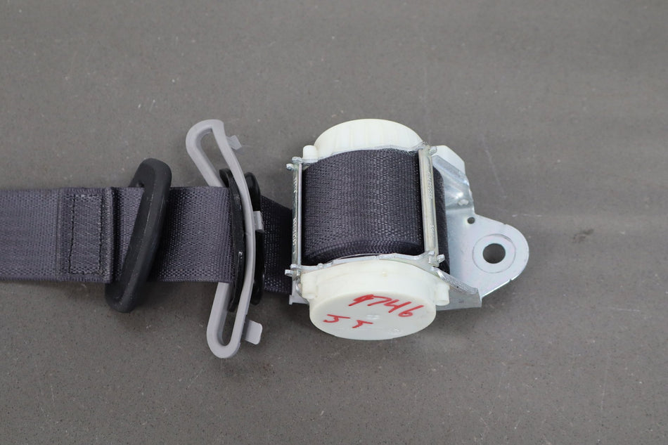 15-20 Cadillac Escalade LR 2nd Row Seat Belt H2X